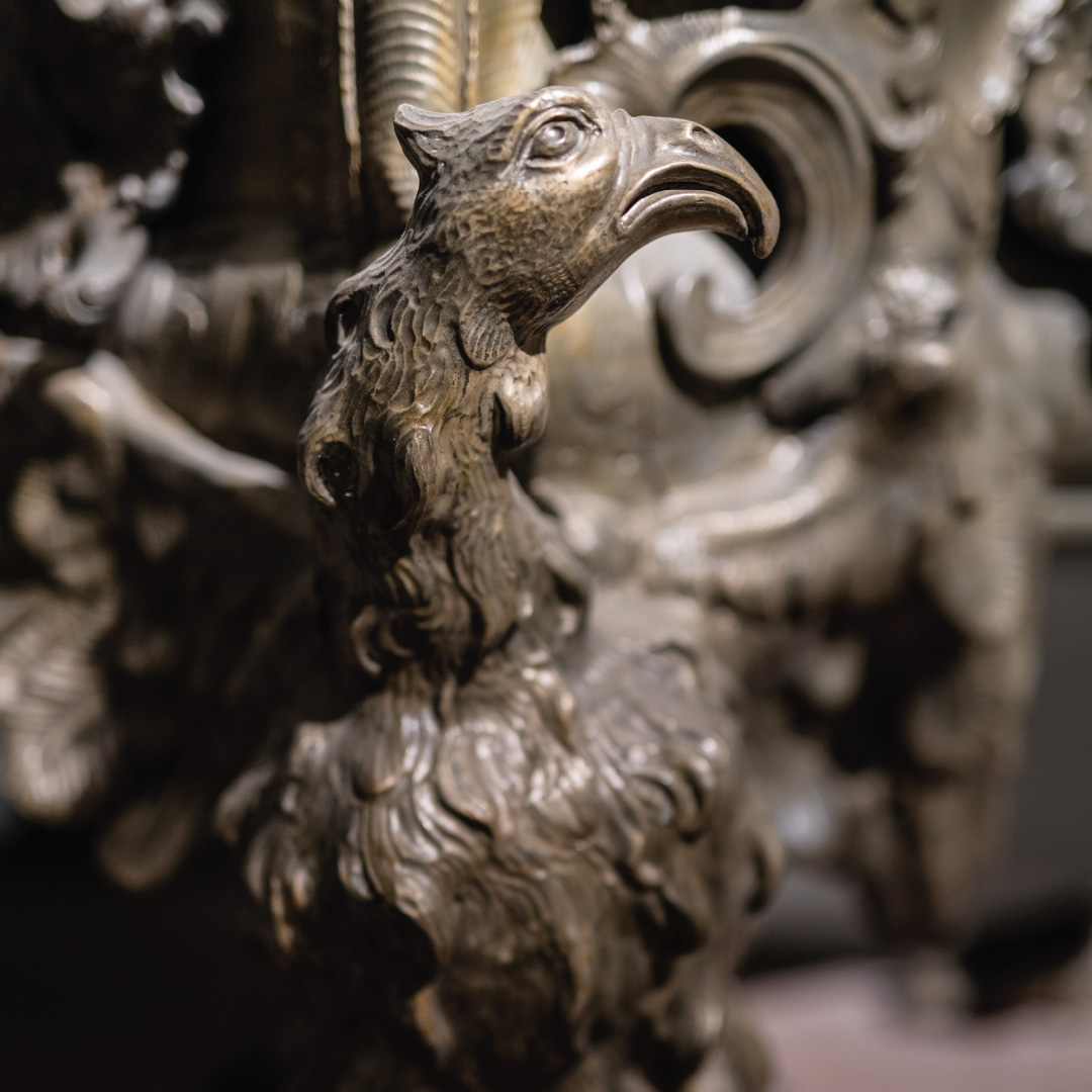 Vogelapplikation am Sarkophag von Eleonora Magdalena (Nr. 32).