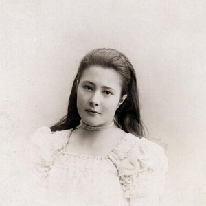 Photograph of Natalie (1884–1898) from the Adèle photography studio. Undated.