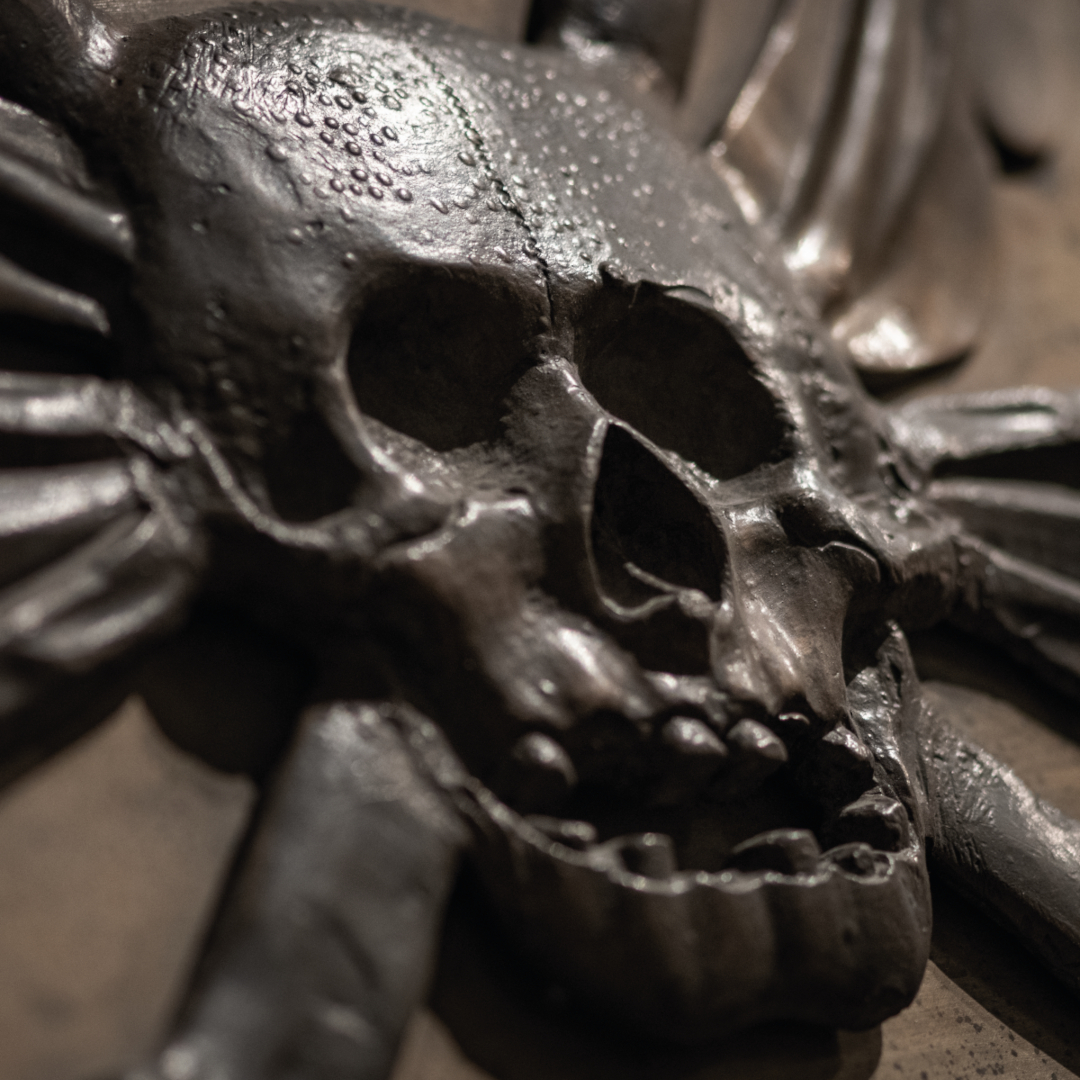 Schädel am Sarkophag von Maria Anna (Nr. 22)